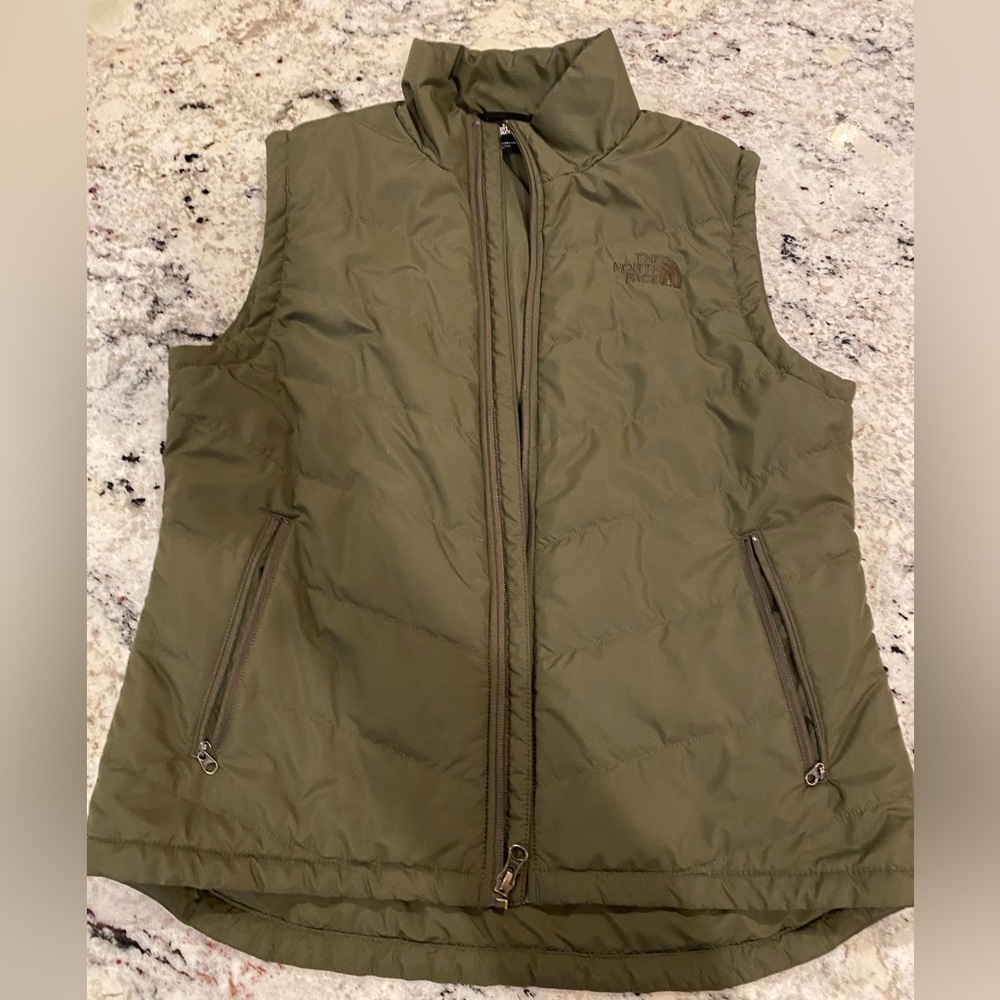 NWOT The North Face Tamburello Vest Military Olive Size Medium Women’s